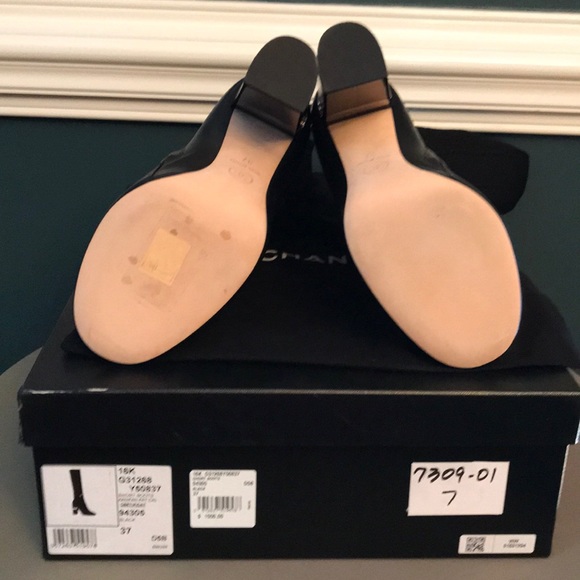 🔴SOLD 🔴AUTHENTIC CHANEL ANKLE BOOTIE - Picture 4 of 8